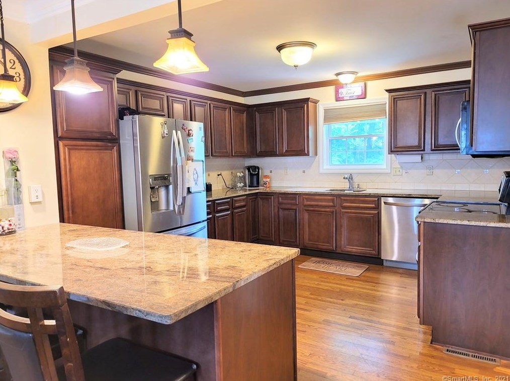 58 Leonard St, Meriden CT  06451-2086 exterior