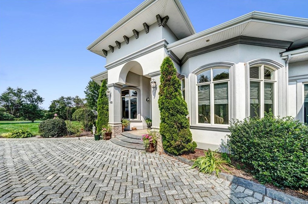 172 Laurel Hill Rd, Branford, CT 06405