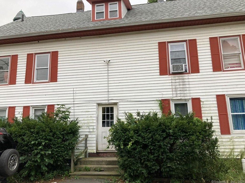 20 Schoolhouse Ln, Chestnut Hill, CT 06226 exterior