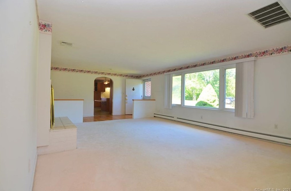 3 Appleblossom Ln, Newtown CT 06470-2241 exterior