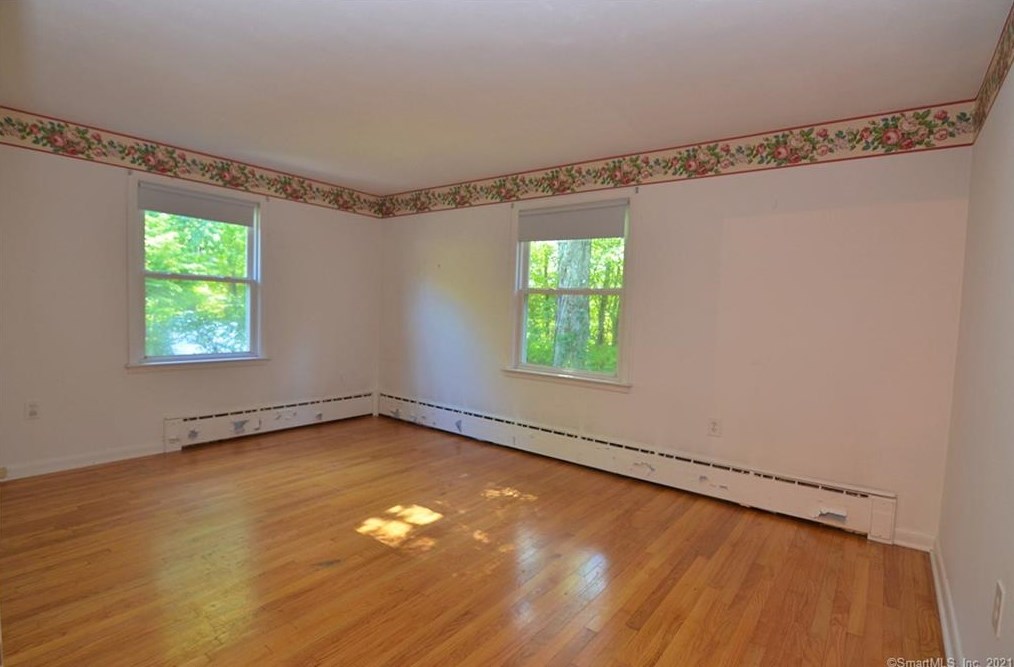 3 Appleblossom Ln, Newtown CT 06470-2241 exterior