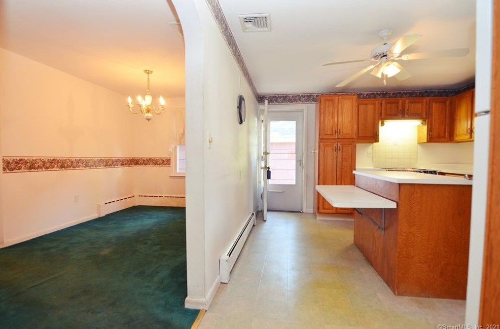 3 Appleblossom Ln, Newtown CT 06470-2241 exterior