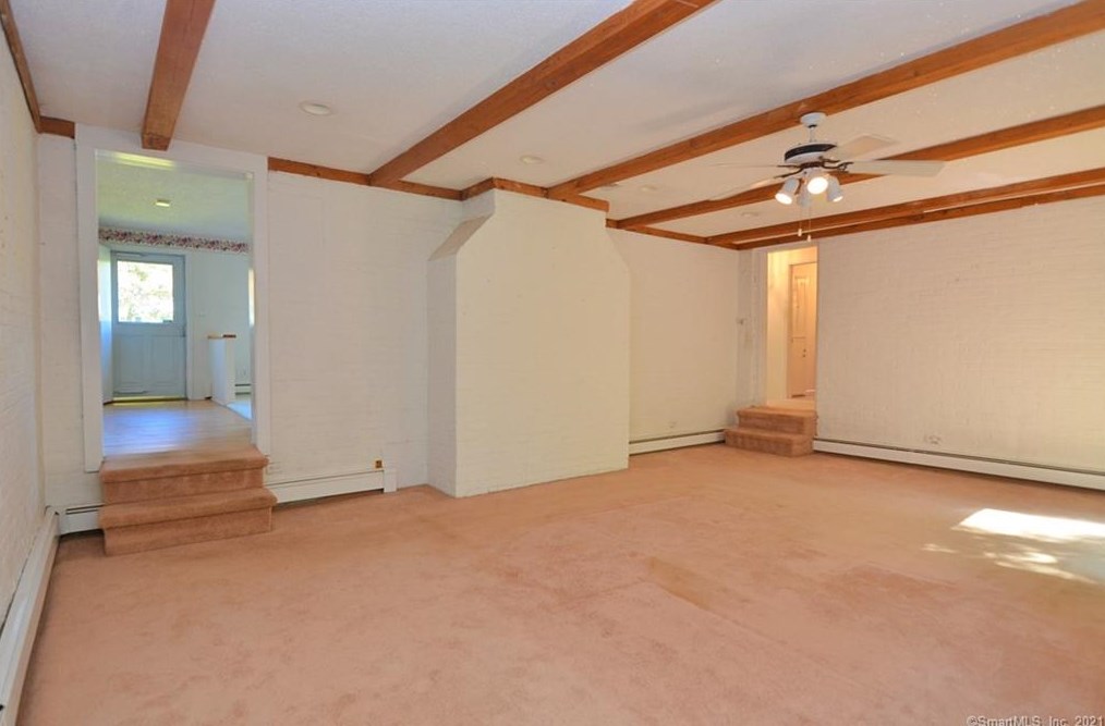 3 Appleblossom Ln, Newtown CT 06470-2241 exterior