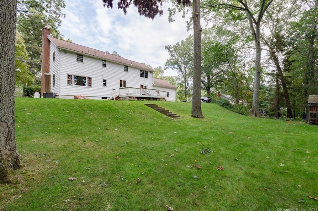 150 Carriage Dr, Waterbury, CT 06762