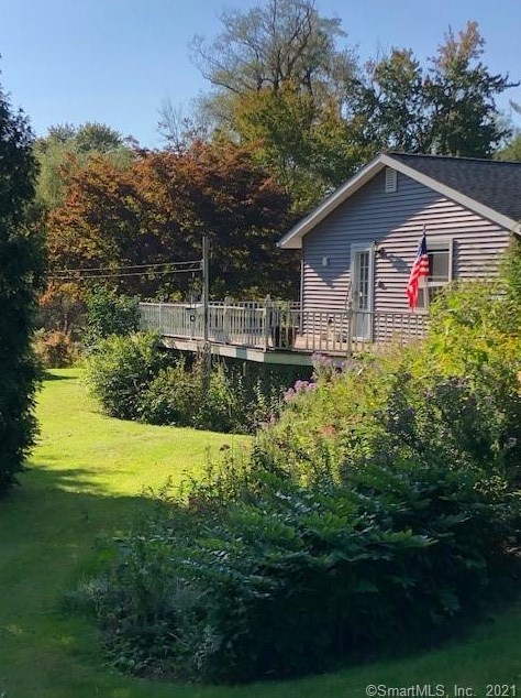 372 Quassapaug Rd, Woodbury, CT 06798