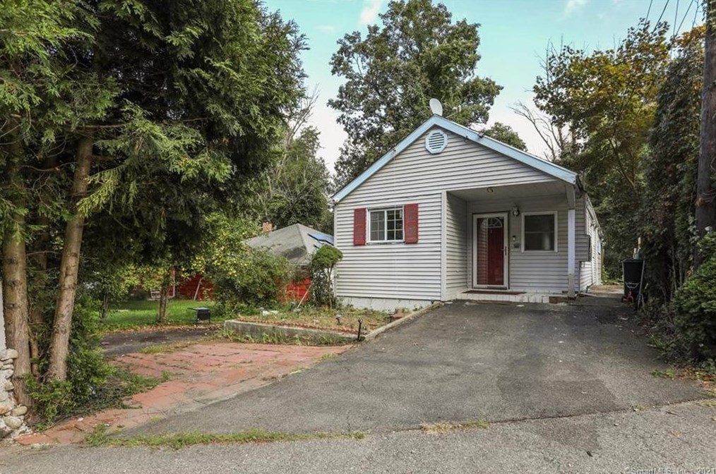 1 Bungalow Terrace, Sandy Hook, CT 06482