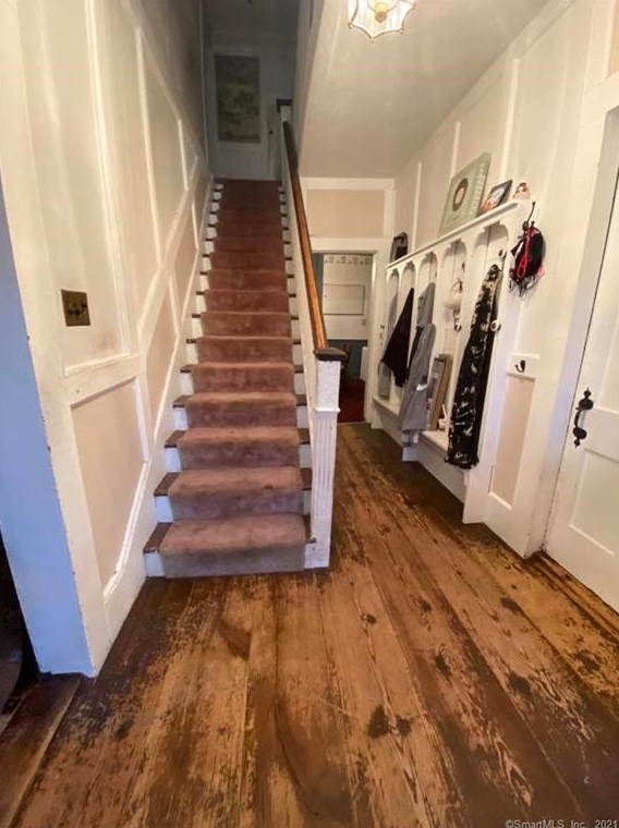 19 East Street S, Suffield, CT 06078