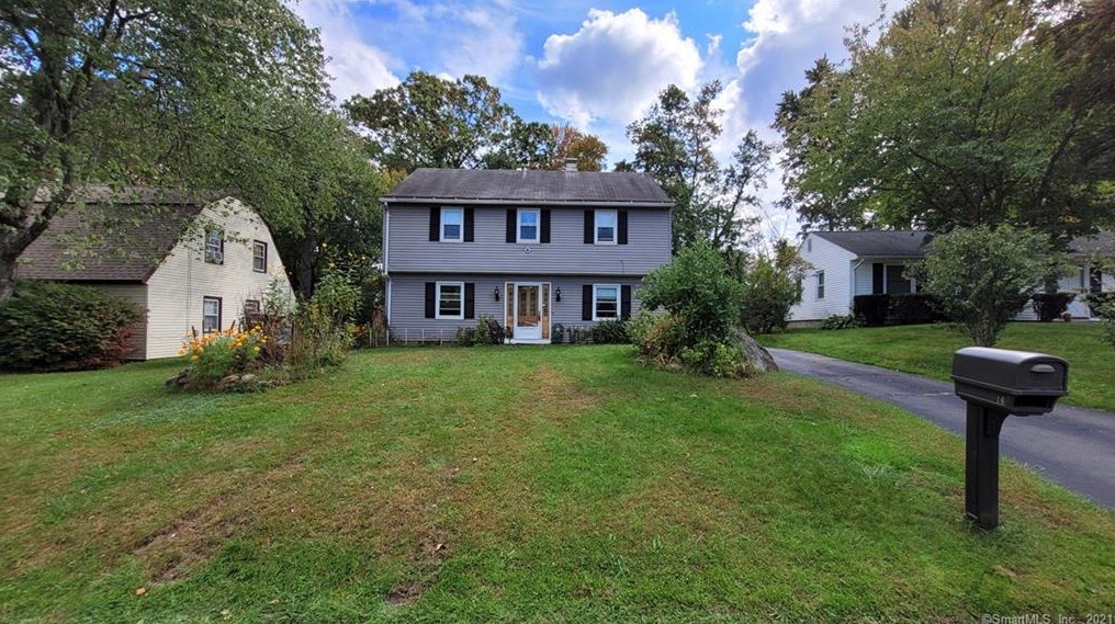 16 Grove Pl, Danbury, CT 06810-5744