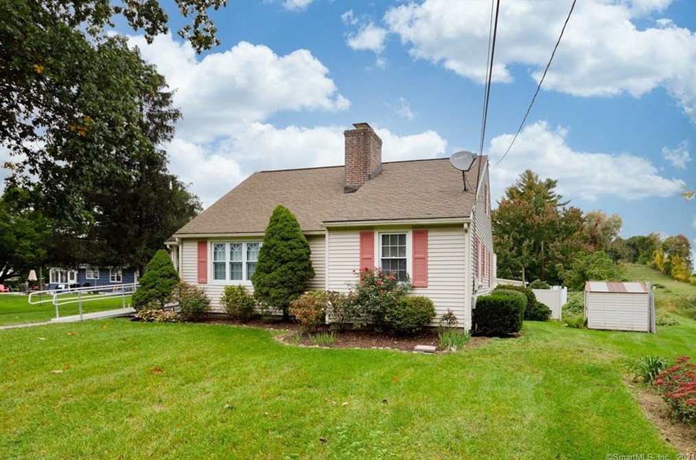 8 Rogers Dr, Danbury, CT 06811-4927