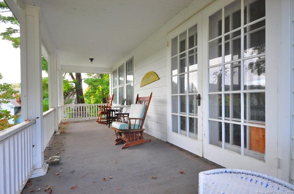 160 Hinsdale Ave, Winsted, CT 06098-1127