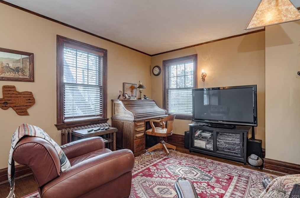 247 Terry Rd, Hartford CT 06105-1110 exterior