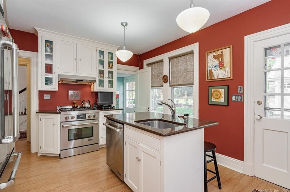 247 Terry Rd, Hartford CT 06105-1110 exterior