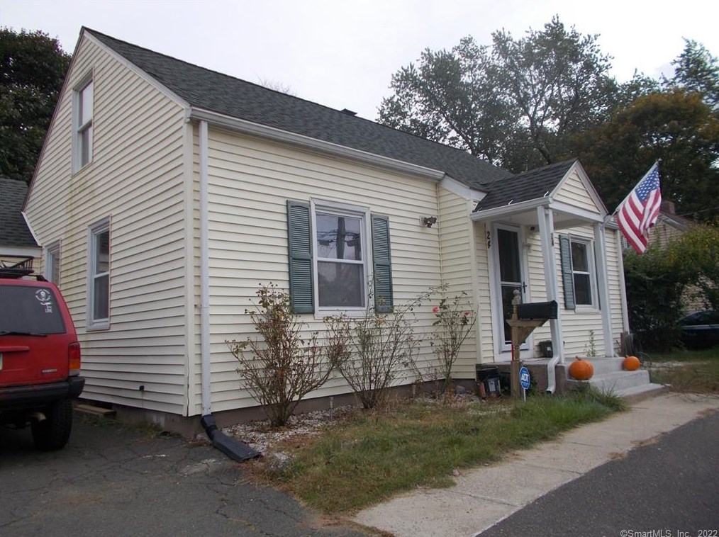 24 Reservoir Rd, Vernon, CT 06066-4523