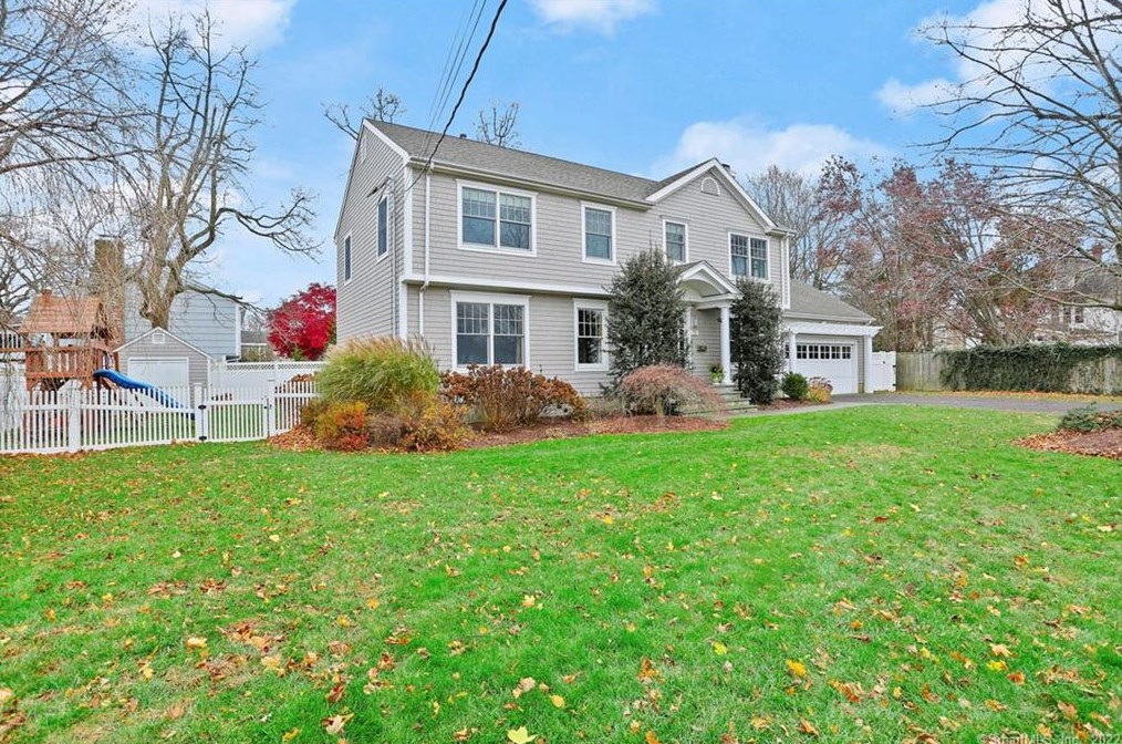 95 Clinton St, Fairfield, CT 06824-6908