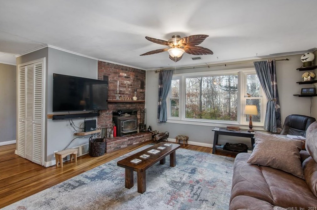 33 Baxter St, Tolland, CT 06084-3907