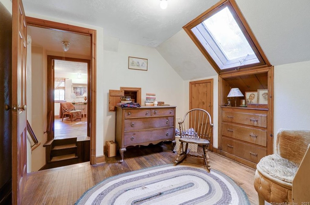 24 Pease Rd, New Haven CT 06525-2028 exterior