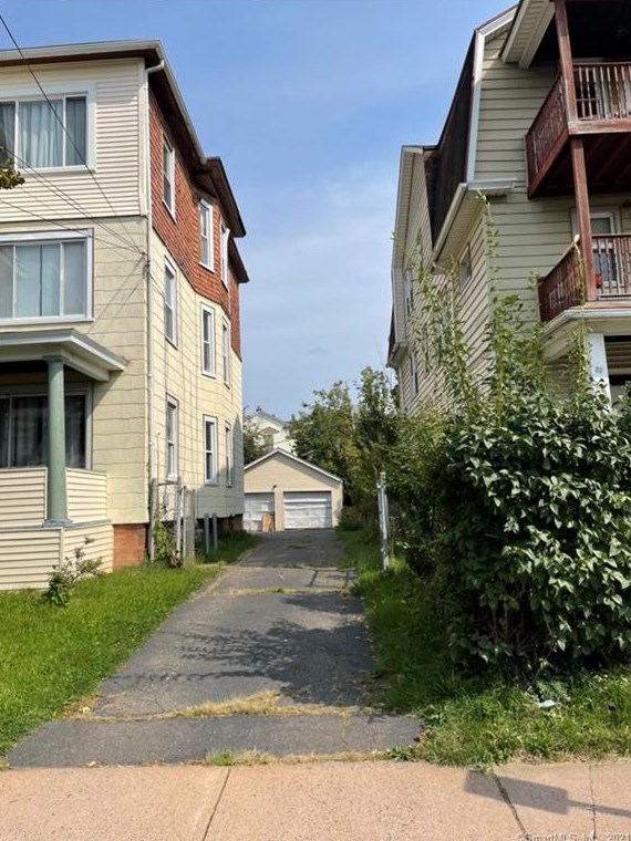 18 Fenwick St, Hartford, CT 06114 exterior
