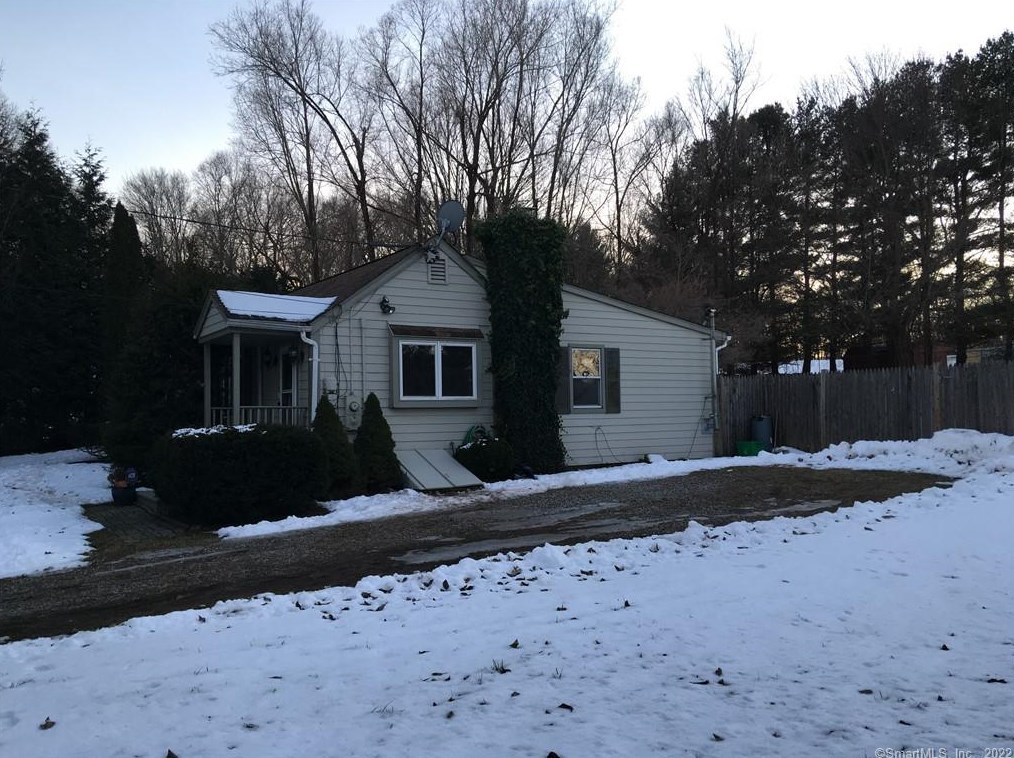 11 Kay Ln, Newtown, CT 06470-2628