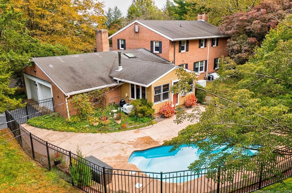 16 Birch Hill Rd, Lyme, CT 06371