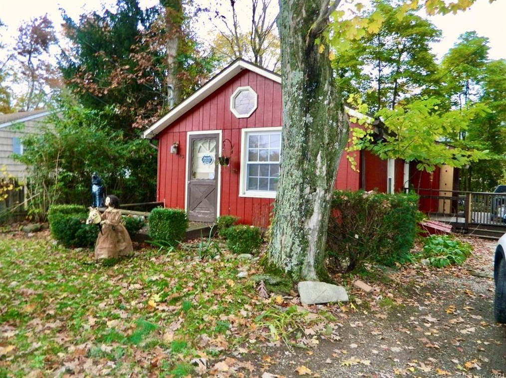42 Richard Rd, Guilford, CT 06437-1523