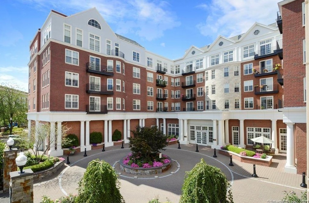 85 Memorial Rd #215, Hartford, CT 06107