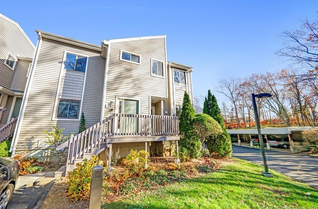 38 Turtle Bay Dr, Branford, CT 06405-4972