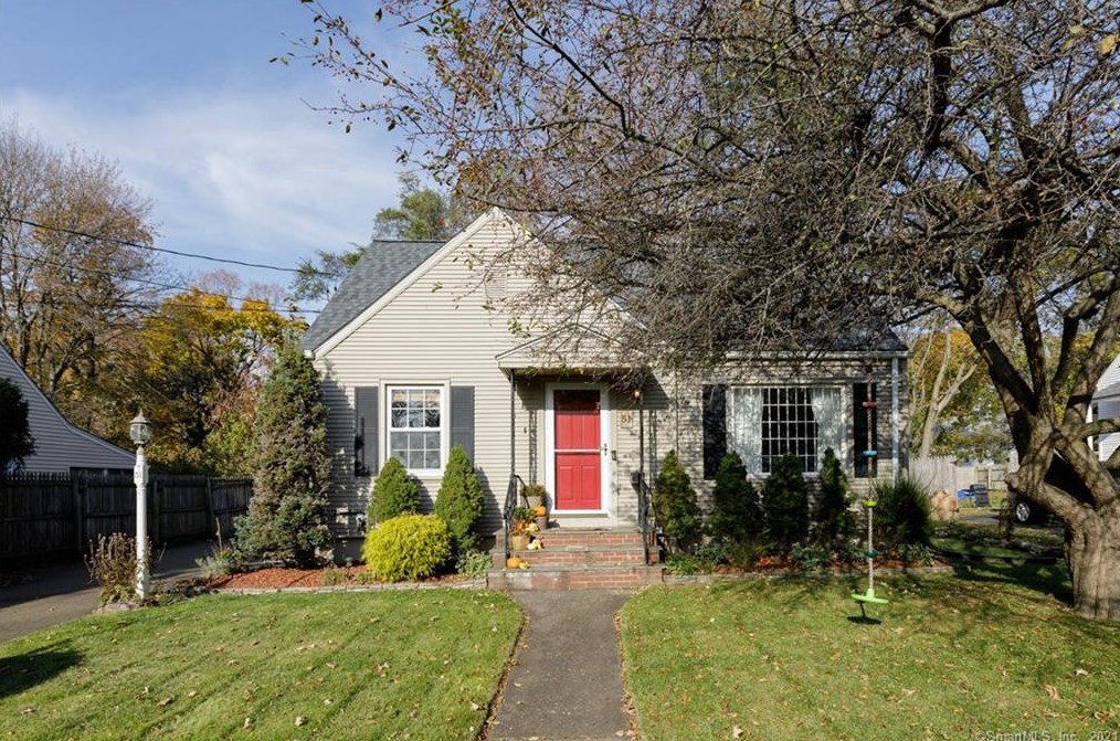51 Welch Rd, New-Haven, CT 06514 exterior