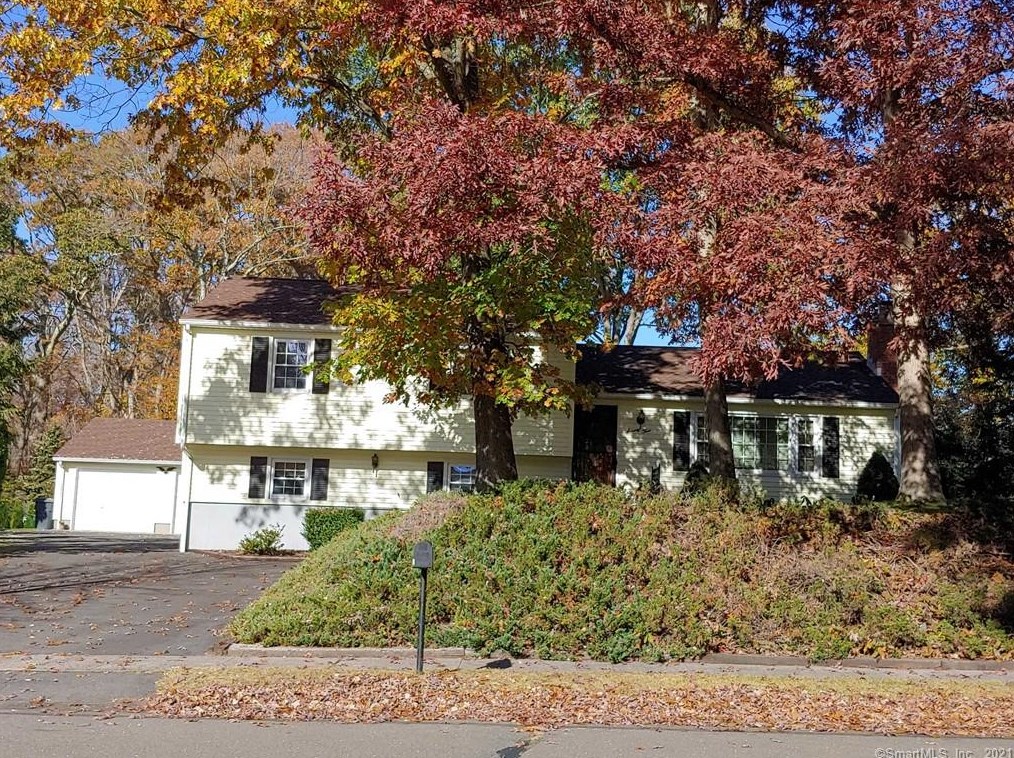 73 Sandra Ln, Plantsville, CT 06479-1315