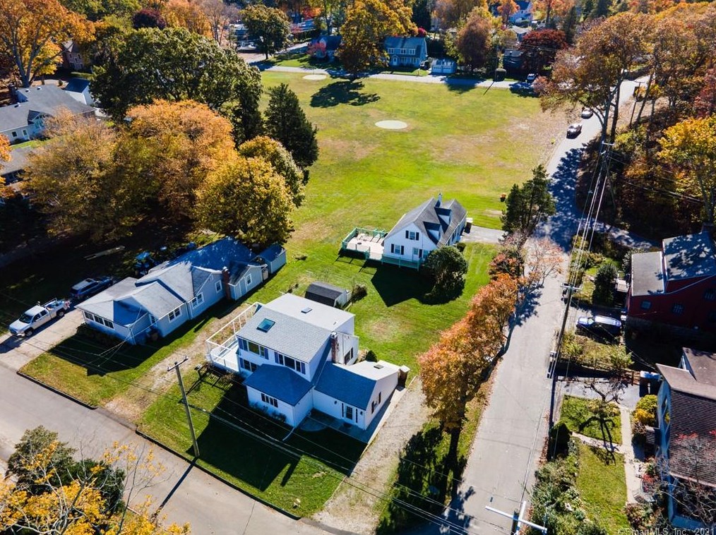 17 Bishops Bay Rd, Niantic, CT 06357