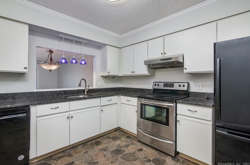 43 Simsbury Lndg, Simsbury, CT 06070-1436