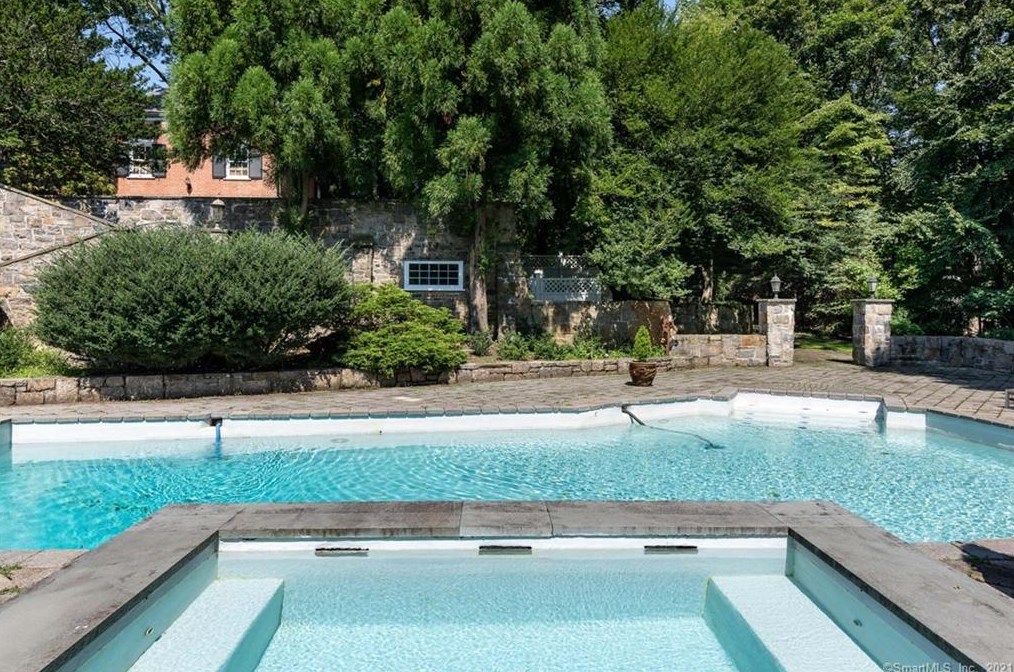62 Sherwood Ave, Greenwich, CT 06831