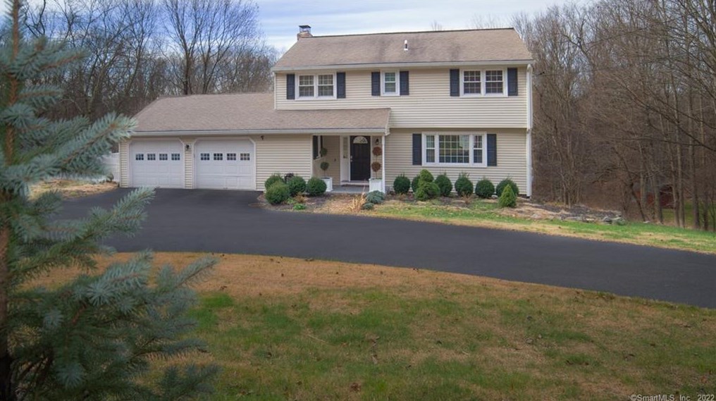 33 Rock Ridge Rd, Newtown, CT 06470