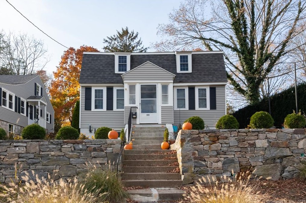 50 S Main St, Essex, CT 06426