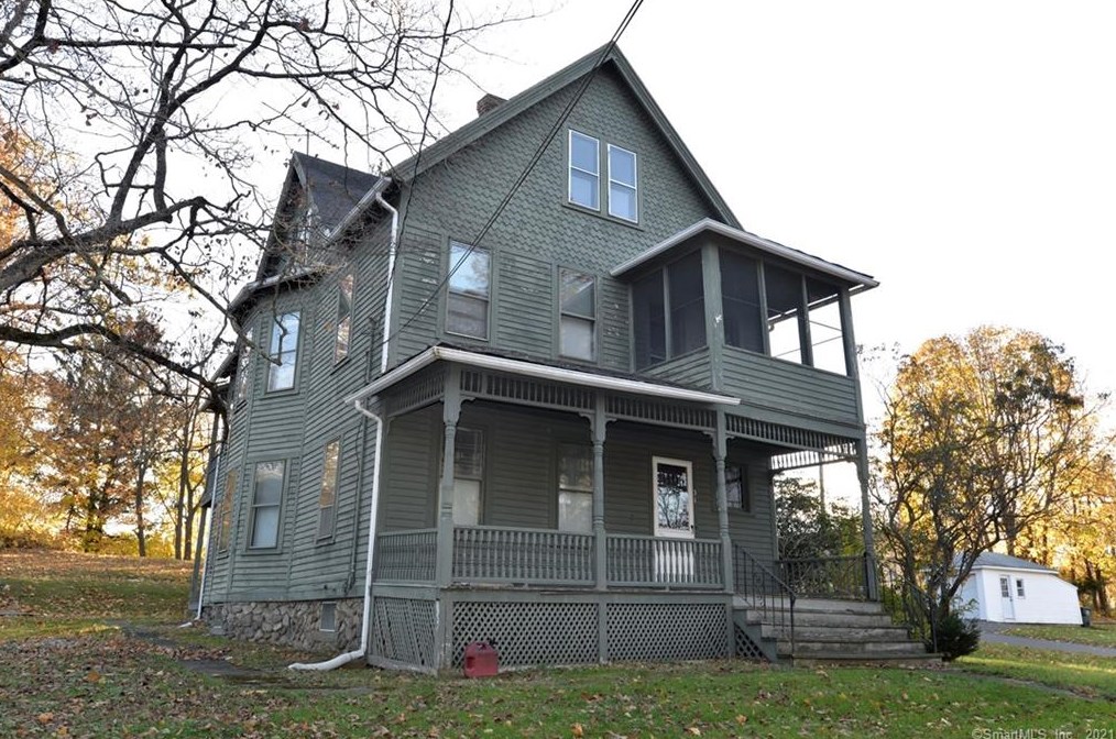31 Colonial St, Watertown, CT 06779-2101
