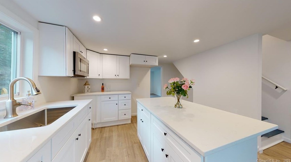 32 Andrew Mountain Rd, Union City, CT 06770-3655