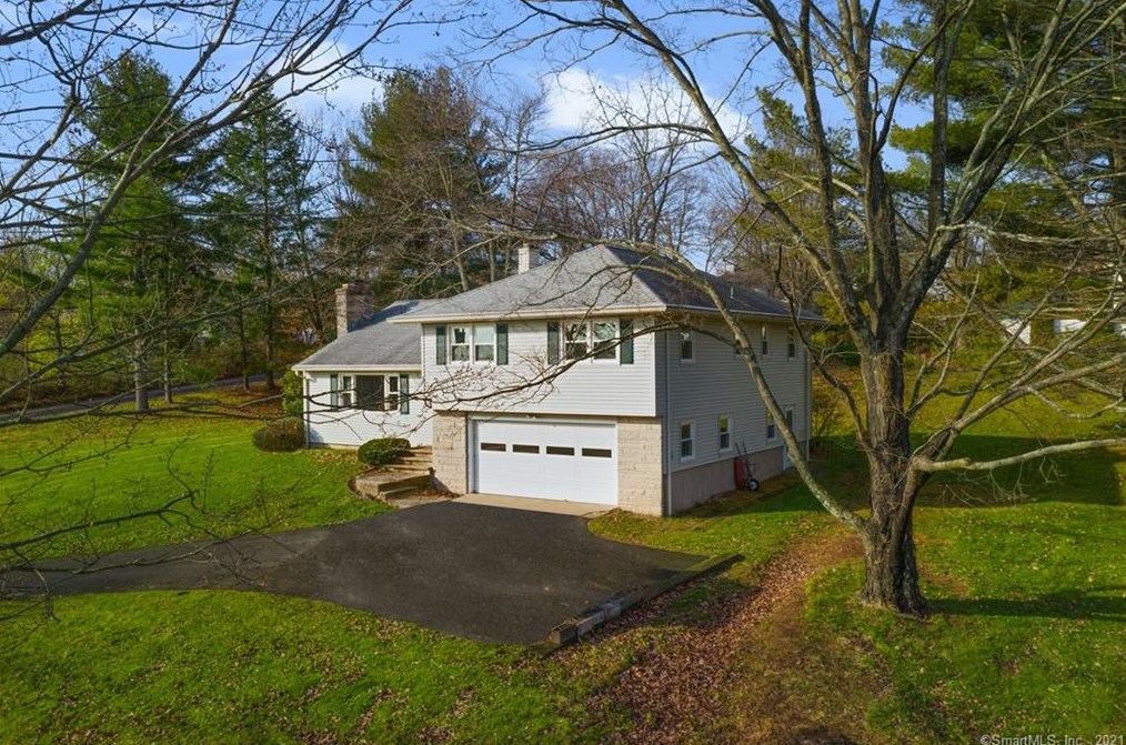 10 Runge Dr, Meriden, CT 06451-2769
