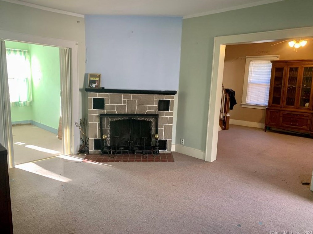 370 Hawthorne Ave, Derby CT 06418-1121 exterior