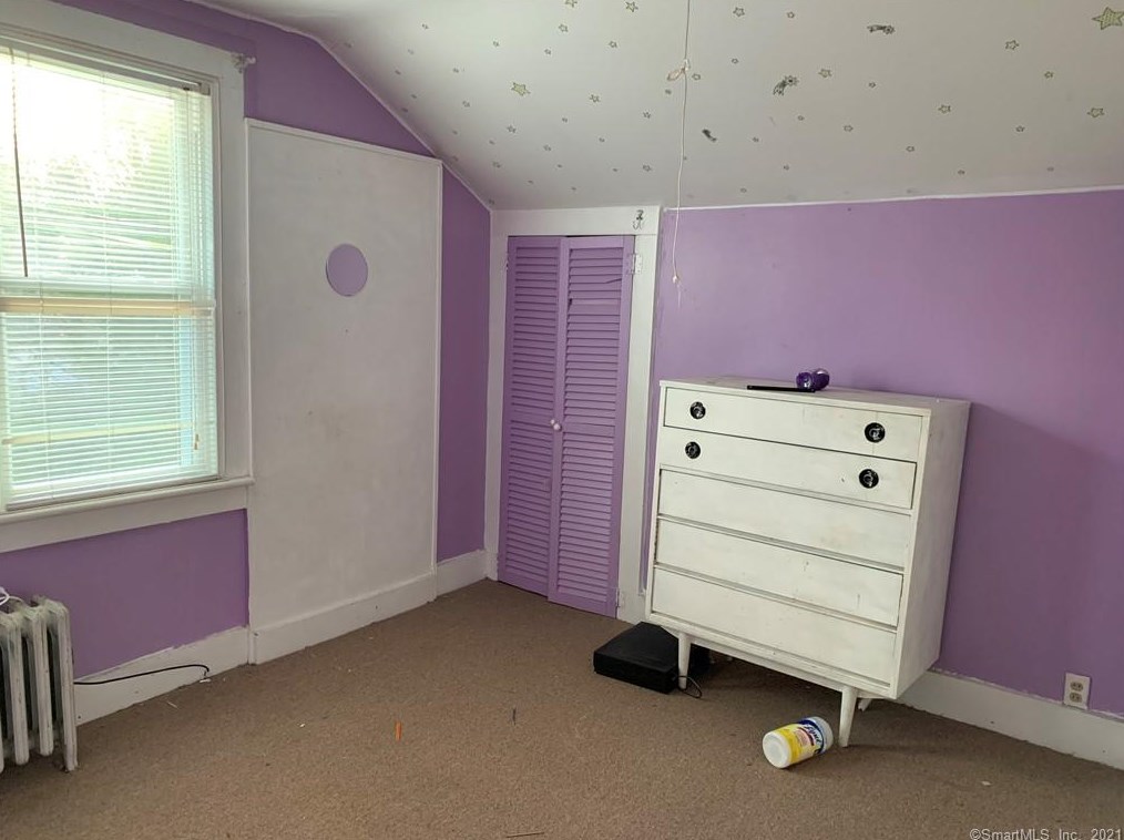 370 Hawthorne Ave, Derby CT 06418-1121 exterior