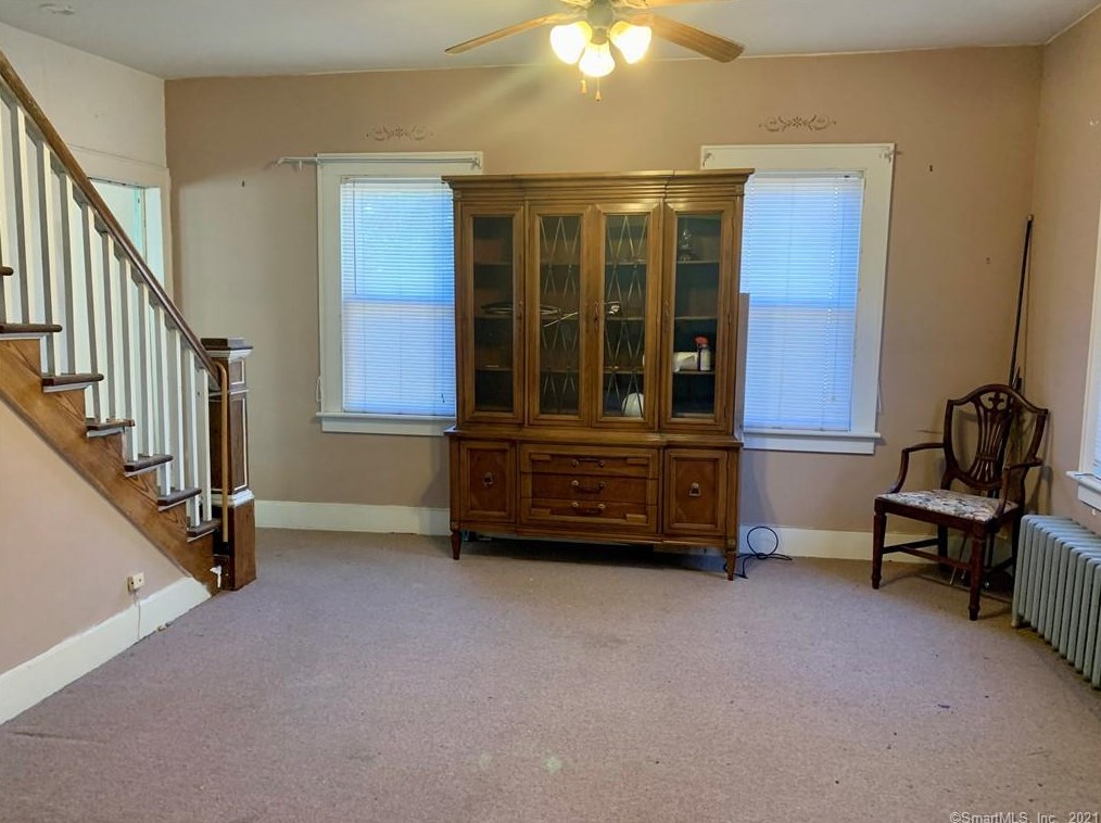 370 Hawthorne Ave, Derby CT 06418-1121 exterior