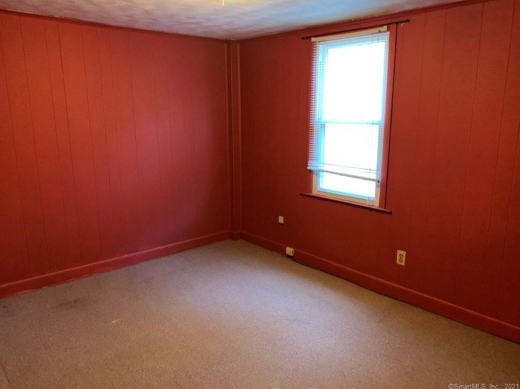 370 Hawthorne Ave, Derby CT 06418-1121 exterior