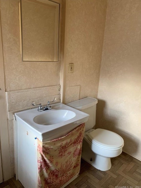 370 Hawthorne Ave, Derby CT 06418-1121 exterior