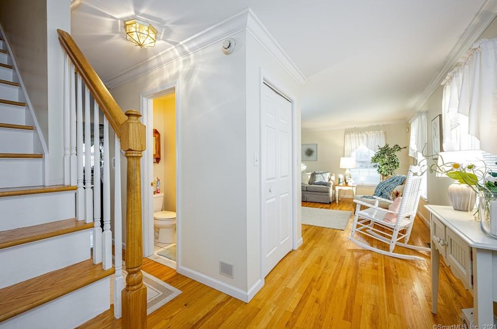 239 Fans Rock Rd, New Haven CT 06518-2014 exterior