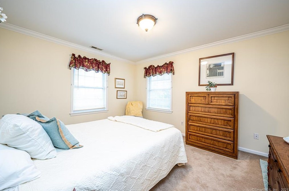 239 Fans Rock Rd, New Haven CT 06518-2014 exterior