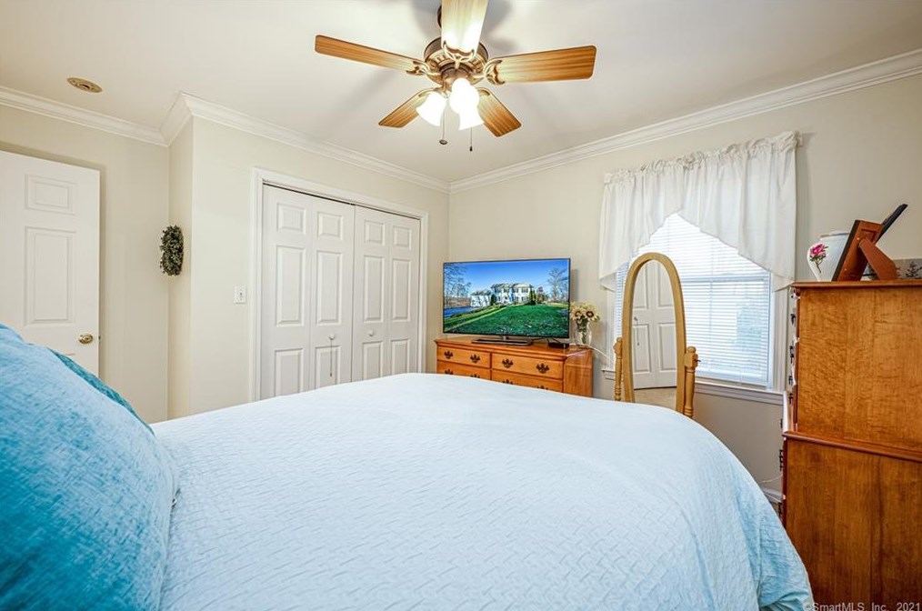 239 Fans Rock Rd, New Haven CT 06518-2014 exterior