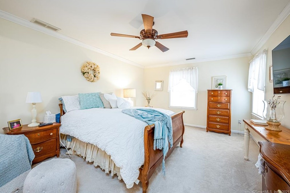 239 Fans Rock Rd, New Haven CT 06518-2014 exterior