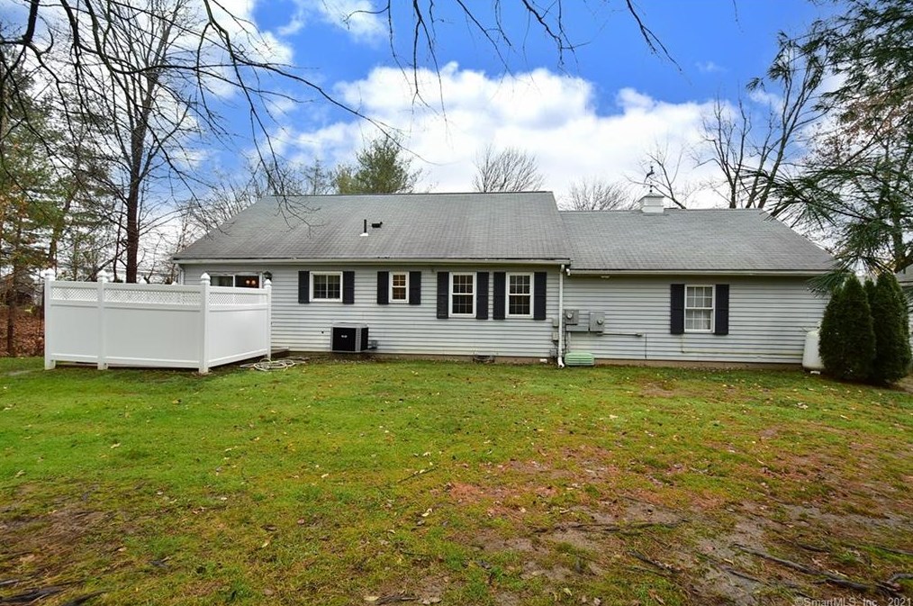 1 Canborne Way, Suffield CT  06078-2065 exterior