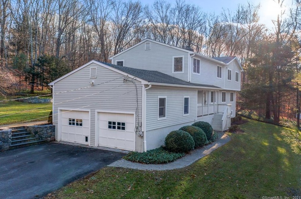 11 Pond Brook Rd, Newtown, CT 06470-1015