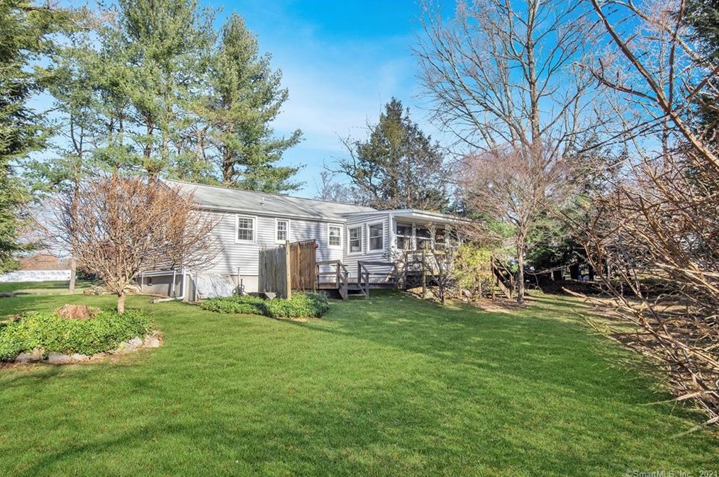 5 Cranberry Ln, Ridgefield, CT 06877