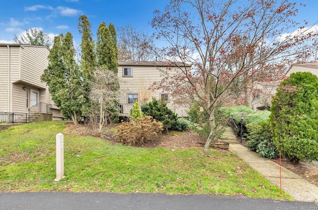 22 Happy Hollow Cir, Stratford, CT 06614 exterior