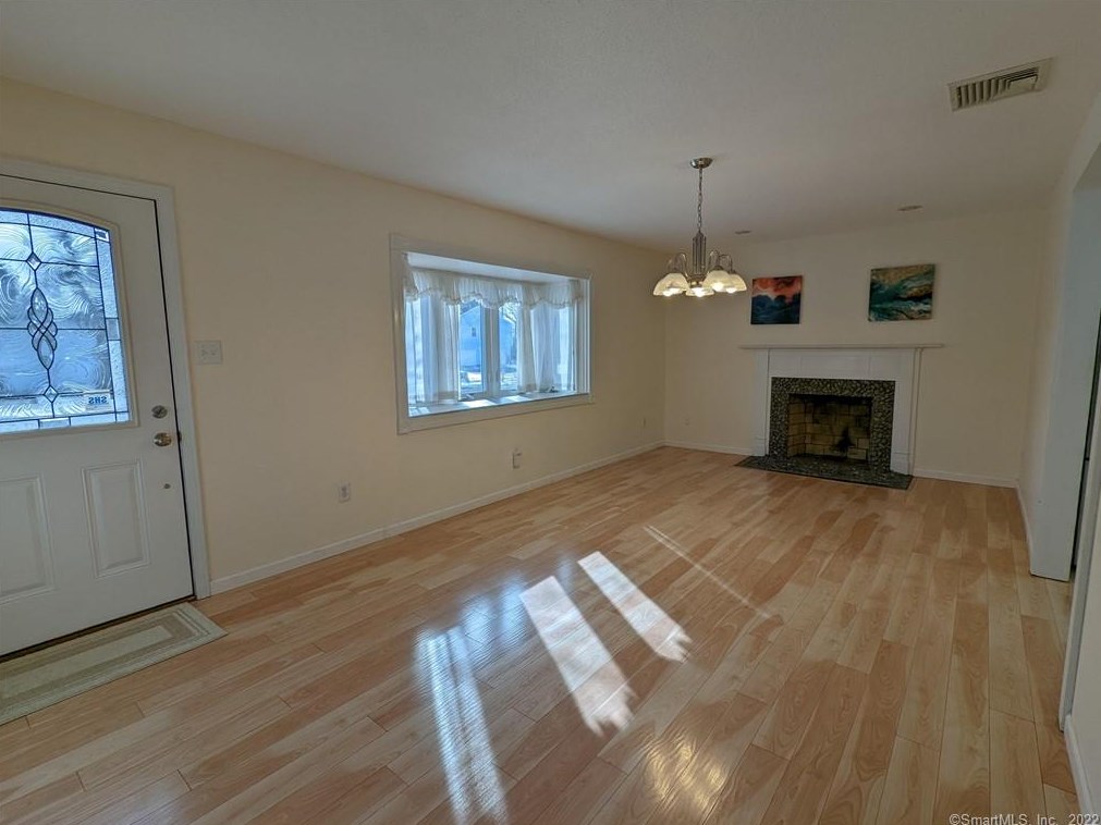 105 Wentworth Dr, Wapping, CT 06074